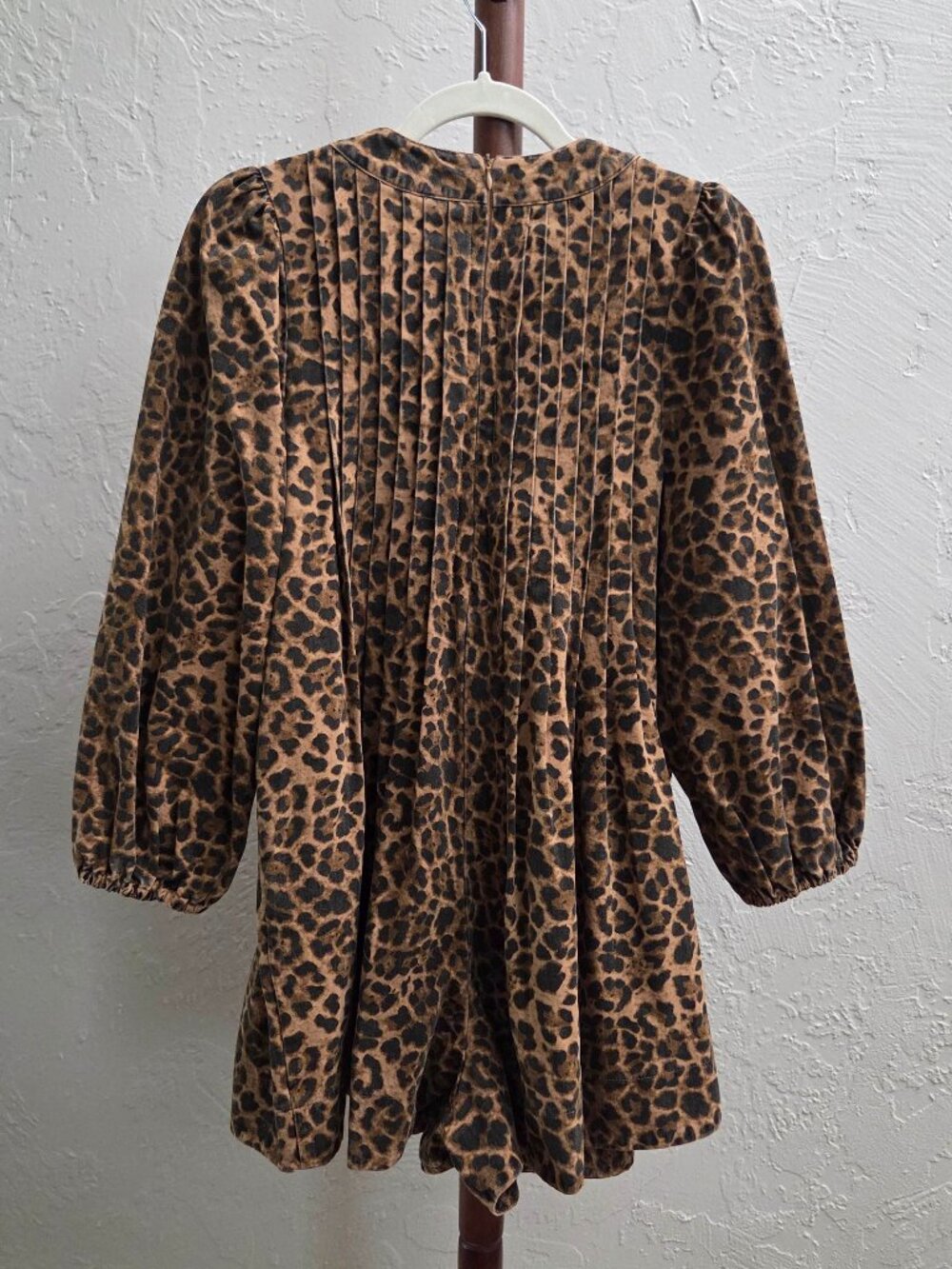 R27.‎ Leopard Print Pleated Romper - Picture 3 of 3